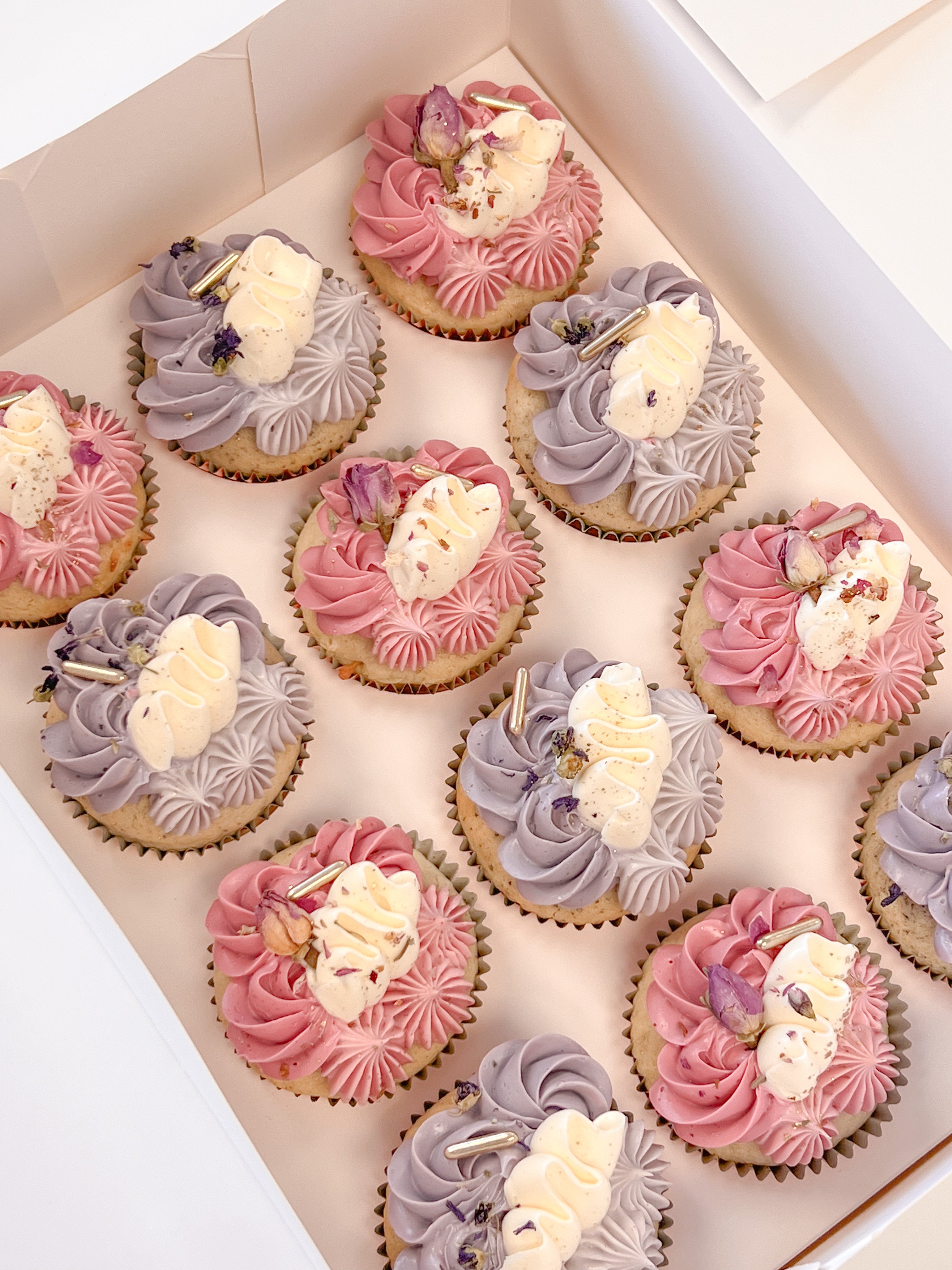 Large Cupcakes, Colour Customizable, image size:3024x4032